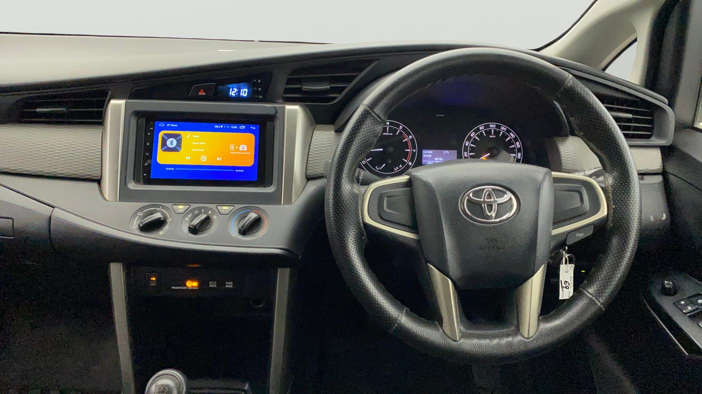 2018 Toyota Innova Crysta 2.7 GX 8 STR, Petrol, Manual, 67,217 km, Steering Wheel Close Up