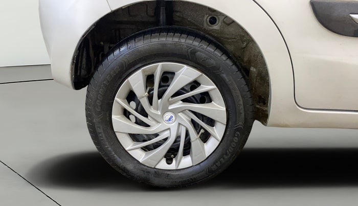 2016 Maruti Celerio VXI, CNG, Manual, 67,097 km, Right Rear Wheel