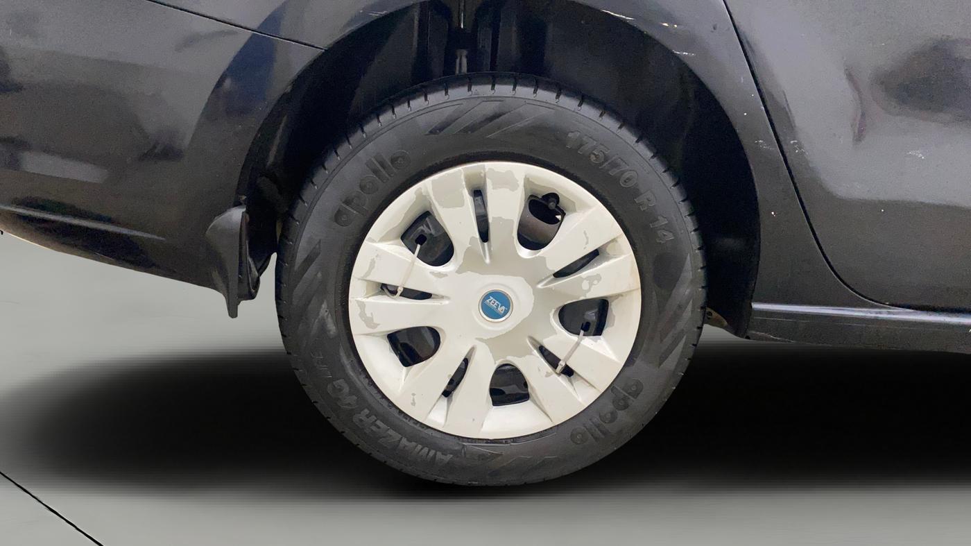 2013 Skoda Rapid AMBITION 1.6 TDI CR MT PLUS, Diesel, Manual, 92,633 km, Right Rear Wheel