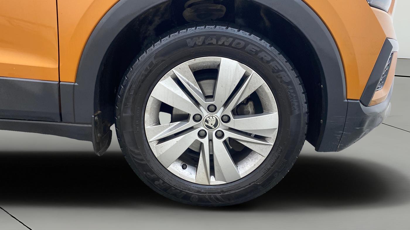 2023 Skoda KUSHAQ AMBITION 1.0L TSI AT, Petrol, Automatic, 15,555 km, Right Front Wheel
