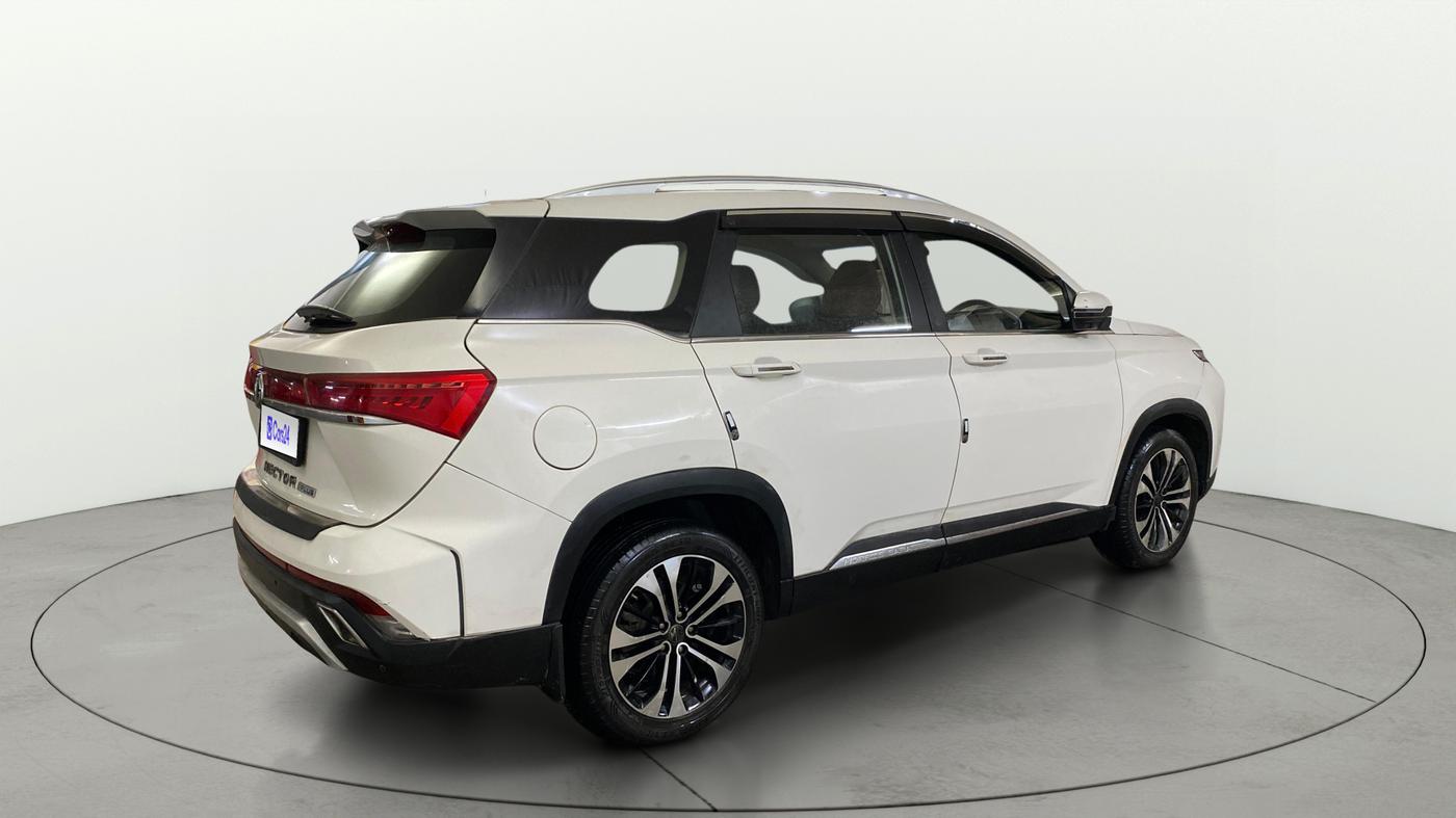 2023 MG HECTOR PLUS SHARP PRO 1.5 TURBO MT 7 STR, Petrol, Manual, 19,985 km, Right Back Diagonal