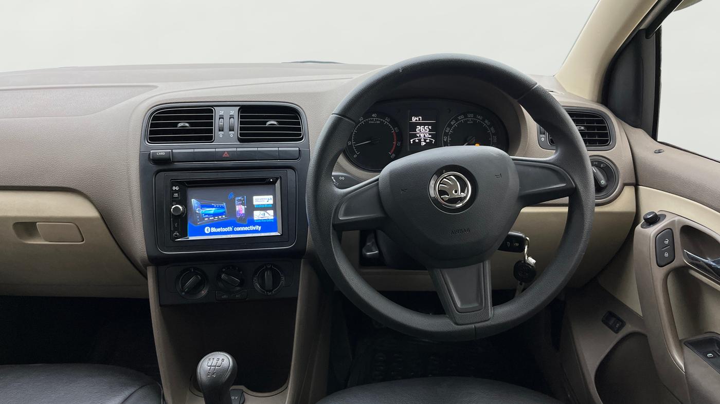 2015 Skoda Rapid 1.6 MPI ACTIVE, Petrol, Manual, 47,871 km, Steering Wheel Close Up