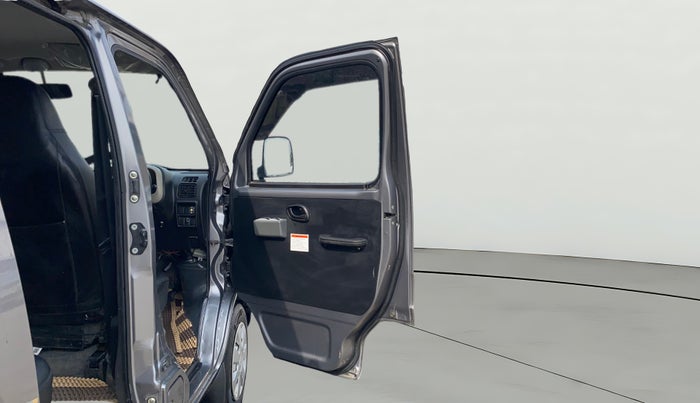 2022 Maruti Eeco 5 STR AC CNG (O), CNG, Manual, 27,733 km, RHS Front Door