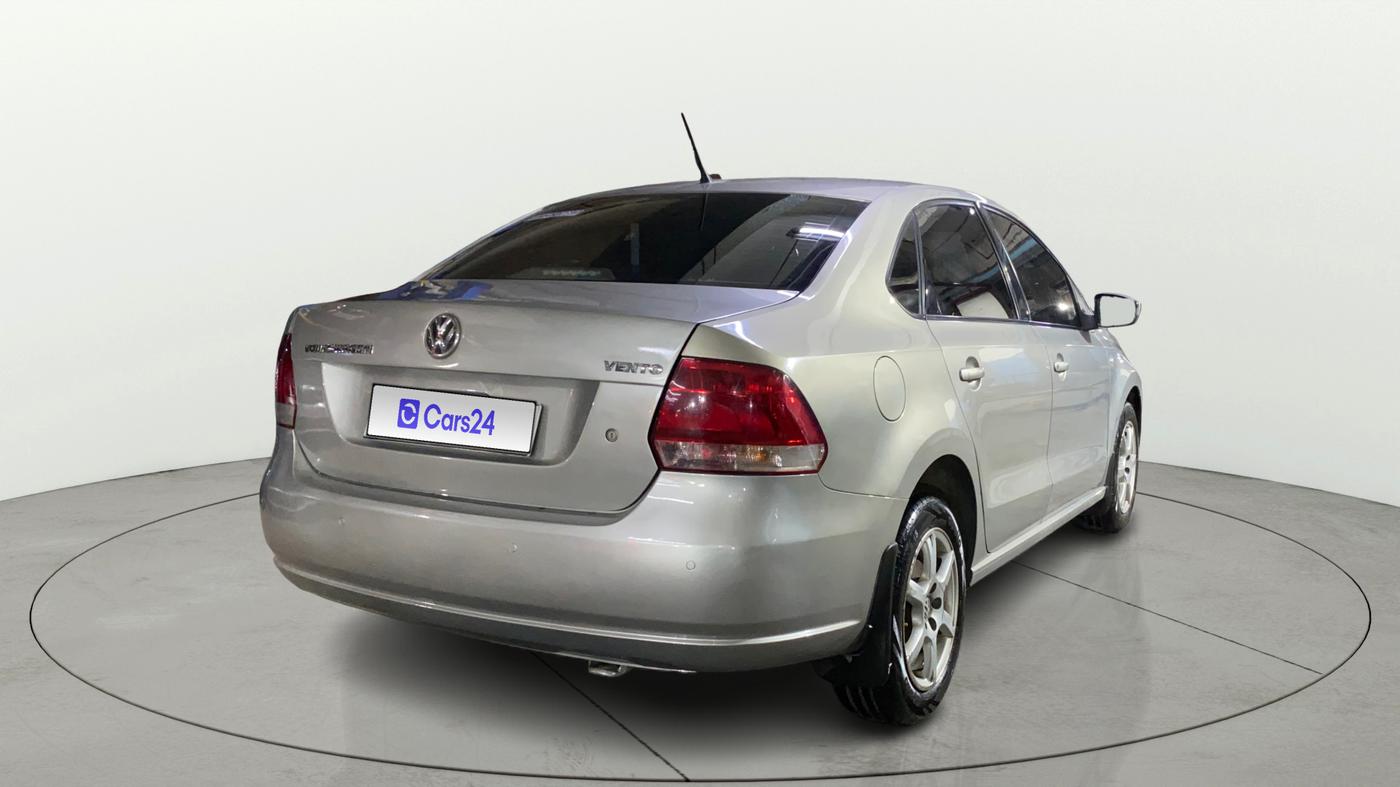 2013 Volkswagen Vento HIGHLINE 1.6 MPI, Petrol, Manual, 73,143 km, Right Back Diagonal
