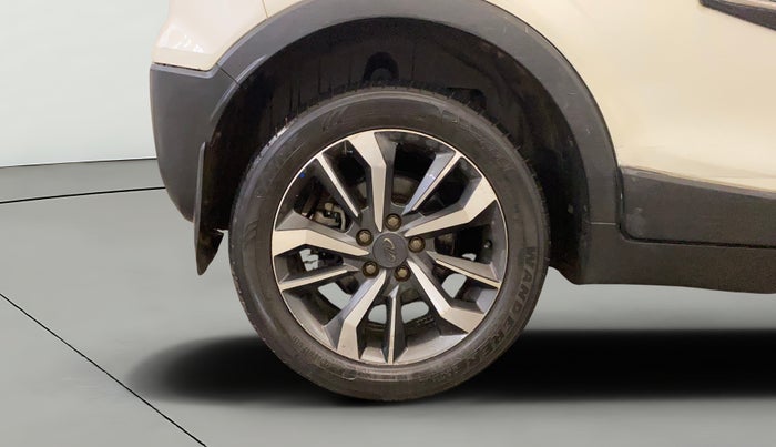 2021 Mahindra XUV300 W8 (O) 1.2 PETROL, Petrol, Manual, 39,362 km, Right Rear Wheel