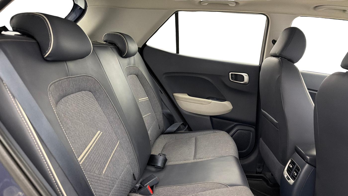 2019 Hyundai VENUE SX PLUS 1.0 TURBO DCT DUAL TONE, Petrol, Automatic, 27,270 km, Right Side Rear Door Cabin