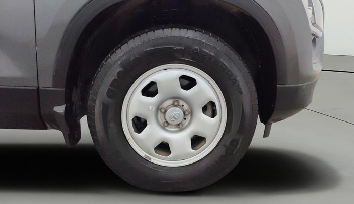 2022 Tata Safari XM, Diesel, Manual, 63,239 km, Right Front Wheel