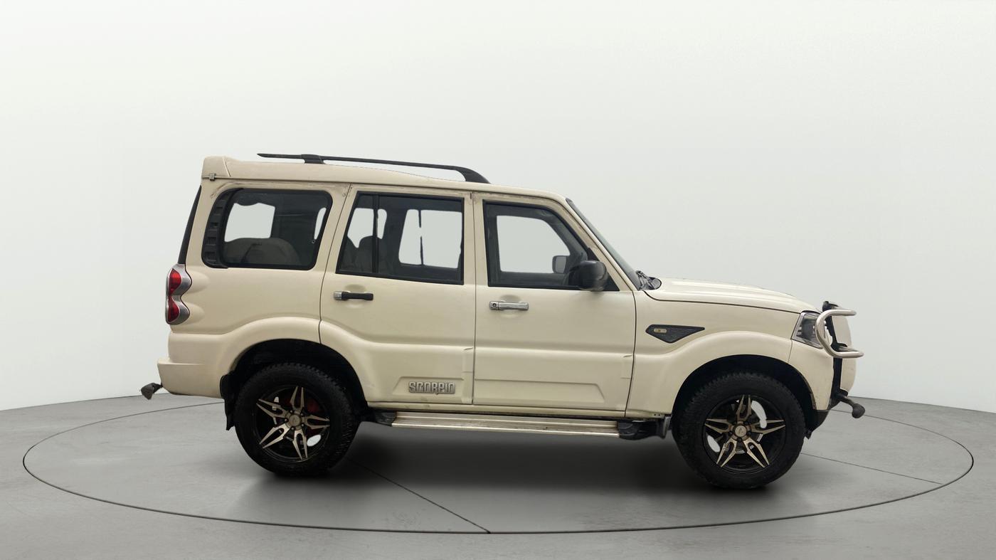 2017 Mahindra Scorpio S5, Diesel, Manual, 1,28,874 km, Right Side View