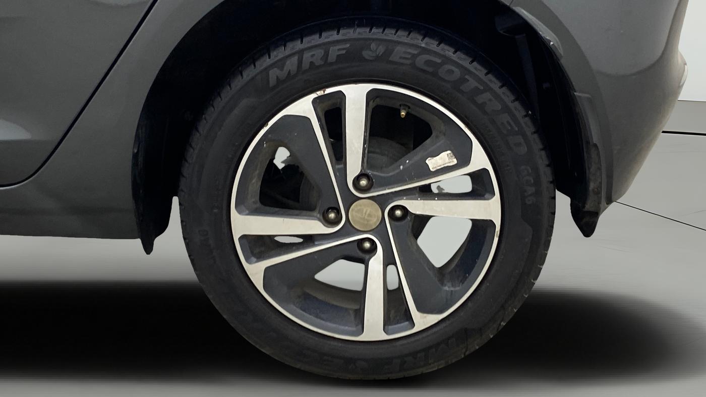 2024 Tata ALTROZ XZ PETROL, Petrol, Manual, 44,415 km, Left Rear Wheel