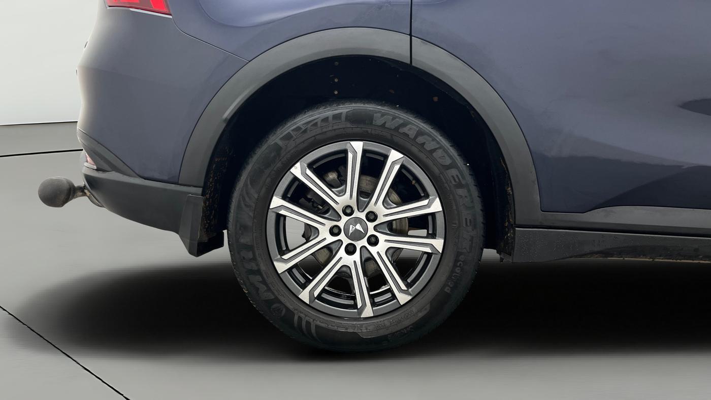 2022 Mahindra XUV700 AX 7 P AT 7 STR, Petrol, Automatic, 49,195 km, Right Rear Wheel