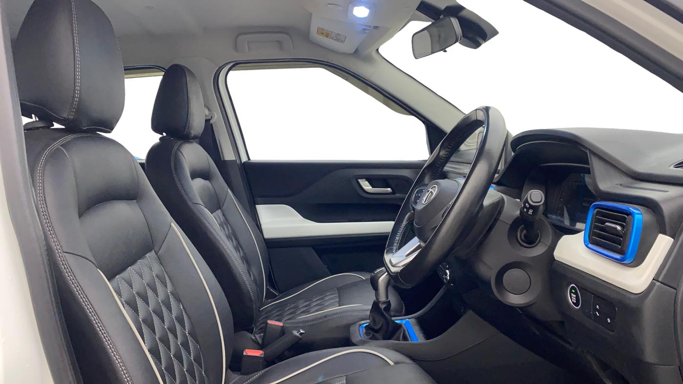 2021 Tata PUNCH CREATIVE  1.2 RTN DUAL TONE, Petrol, Manual, 37,553 km, Right Side Front Door Cabin