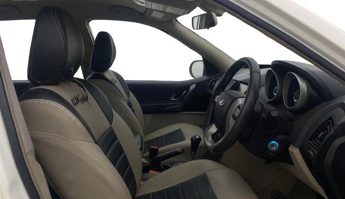 2017 Mahindra XUV500 W6 AT 1.99, Diesel, Automatic, 64,287 km, Right Side Front Door Cabin