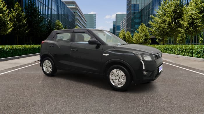 2022 Mahindra XUV300 W4 1.2 PETROL, Petrol, Manual, 1,07,747 km, Right Front Diagonal