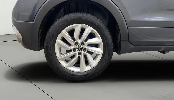 2023 Volkswagen TAIGUN Topline 1.0 TSI MT (Electric Seats), Petrol, Manual, 32,049 km, Right Rear Wheel