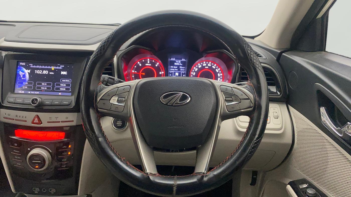 2021 Mahindra XUV300 W8 (O) 1.5 DIESEL AMT, Diesel, Automatic, 1,23,050 km, Steering Wheel Close Up