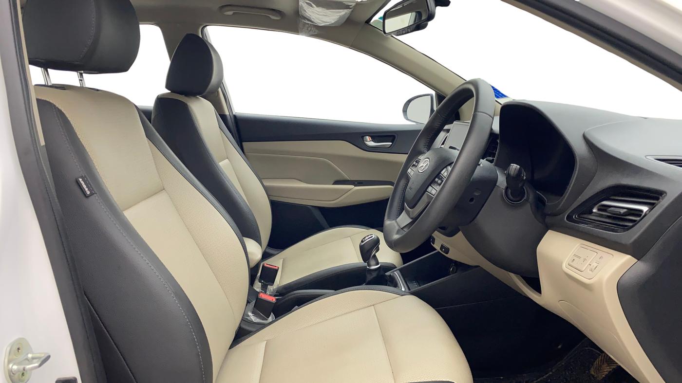 2022 Hyundai Verna SX (O)1.5 MPi, Petrol, Manual, 28,878 km, Right Side Front Door Cabin