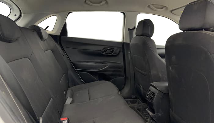 2022 Hyundai NEW I20 MAGNA 1.2 MT, CNG, Manual, 29,544 km, Right Side Rear Door Cabin