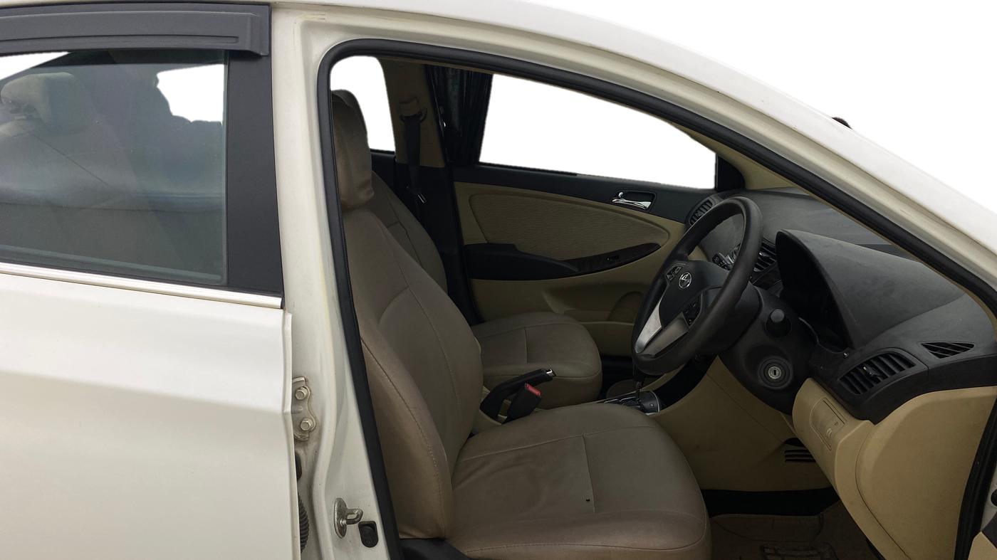 2014 Hyundai Verna FLUIDIC 1.6 VTVT SX AT, Petrol, Automatic, 53,822 km, Right Side Front Door Cabin