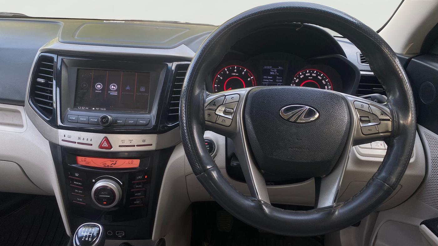 2021 Mahindra XUV300 W8 (O) 1.2 PETROL, Petrol, Manual, 90 km, Steering Wheel Close Up