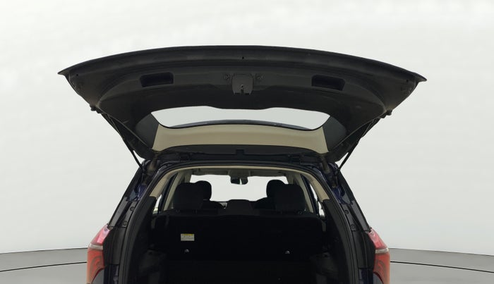 2022 Mahindra XUV700 AX 5 P AT 5 STR, Petrol, Automatic, 32,275 km, Boot Door Open