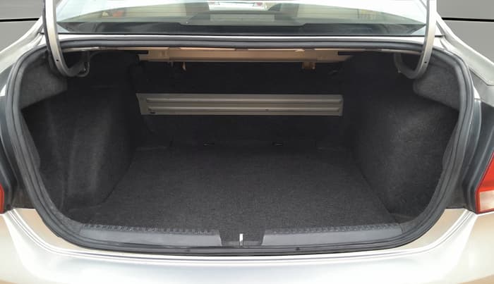2013 Volkswagen Vento HIGHLINE DIESEL 1.6, Diesel, Manual, 1,19,233 km, Boot Open Zoomed View