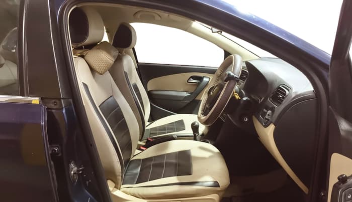 2015 Volkswagen Polo HIGHLINE1.5L, Diesel, Manual, 79,365 km, Right Side Front Door Cabin