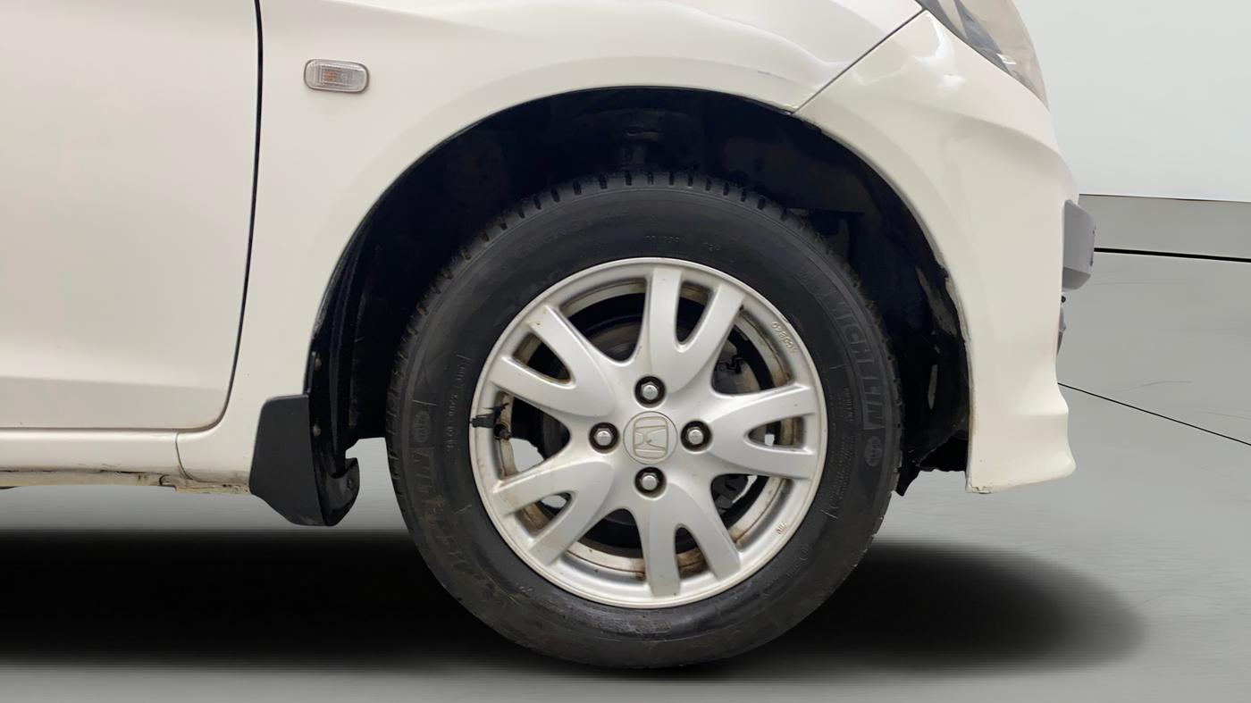 2015 Honda Brio VX AT, CNG, Automatic, 75,747 km, Right Front Wheel