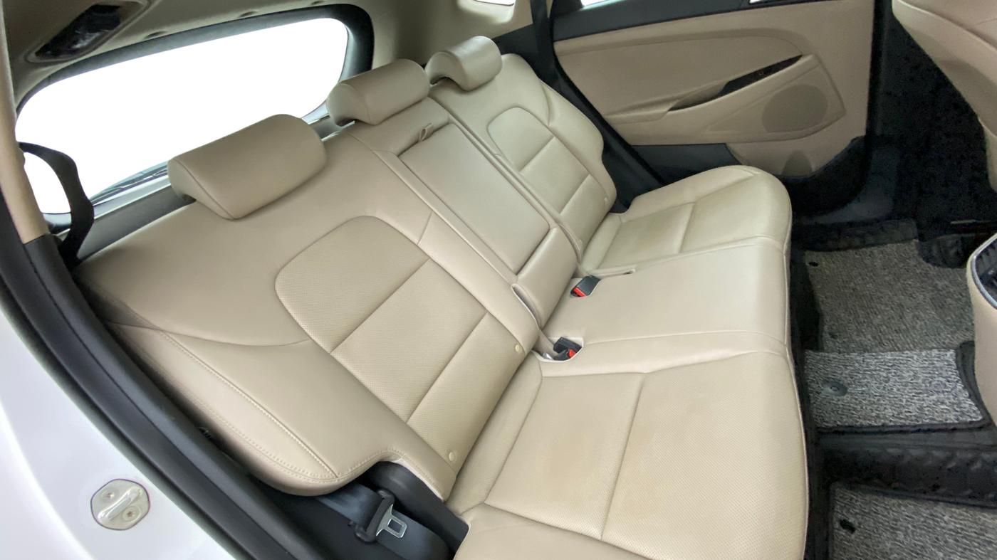 2019 Hyundai Tucson GLS 2WD AT PETROL, Petrol, Automatic, 1,35,403 km, Right Side Rear Door Cabin