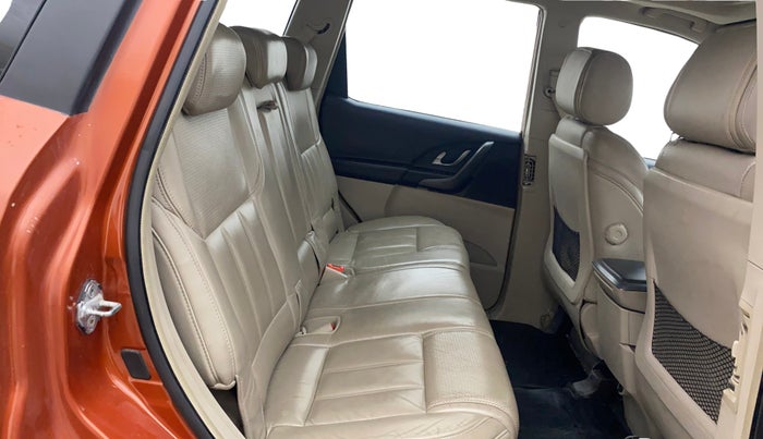 2015 Mahindra XUV500 W10, Diesel, Manual, 95,830 km, Right Side Rear Door Cabin