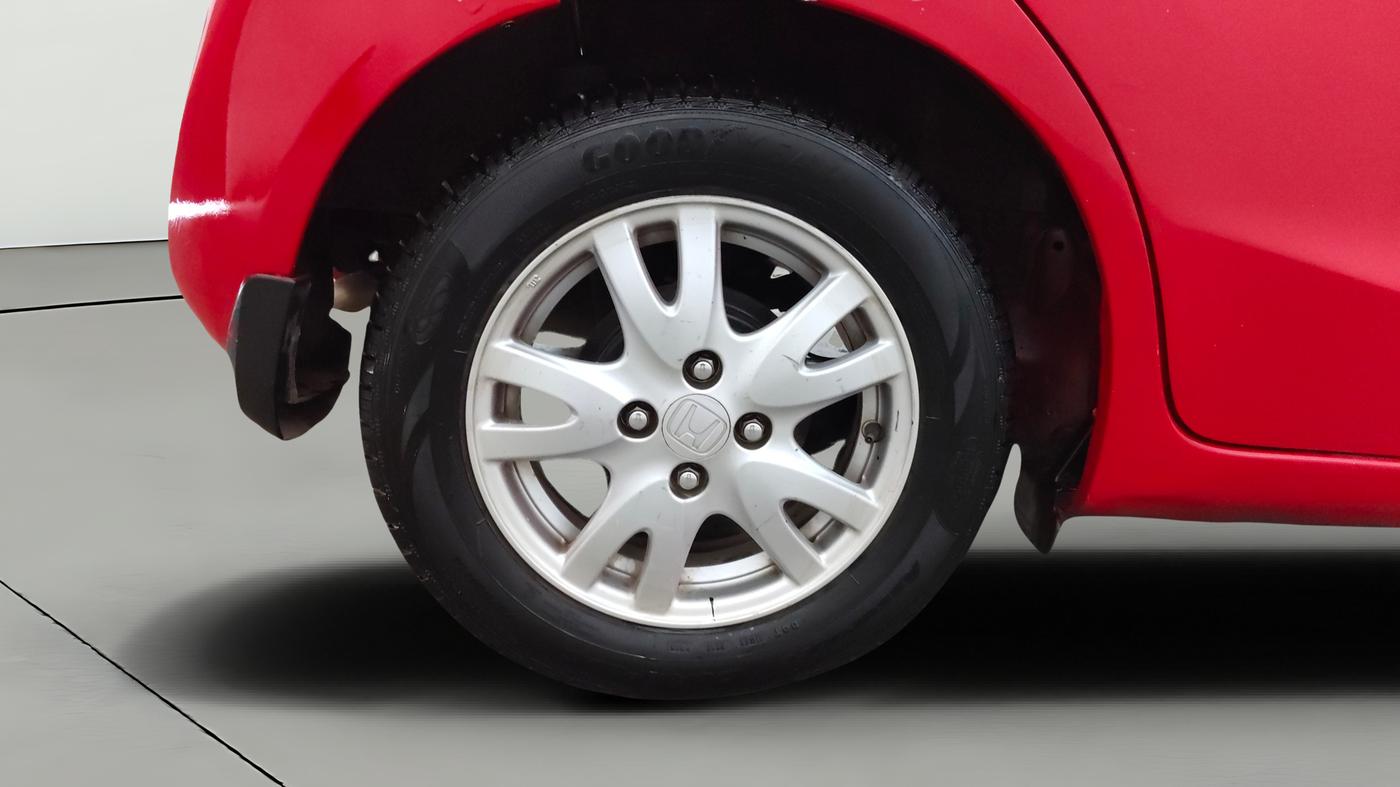 2015 Honda Brio V MT, Petrol, Manual, 86,322 km, Right Rear Wheel
