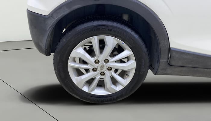 2020 Mahindra XUV300 W8 1.5 DIESEL, Diesel, Manual, 1,04,864 km, Right Rear Wheel