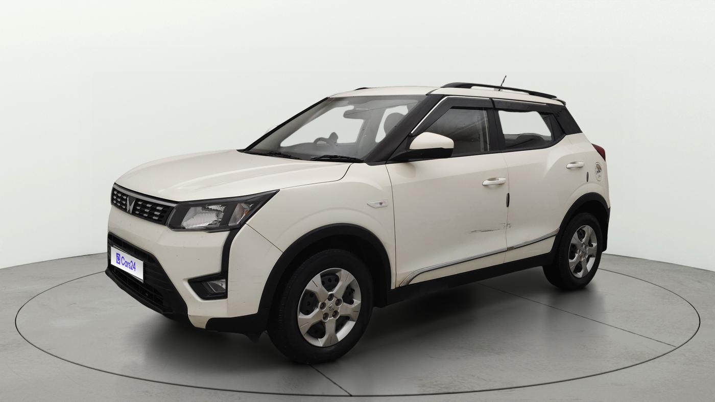 2023 Mahindra XUV300 W6 1.2 PETROL AMT, Petrol, Automatic, 36,660 km, Left Front Diagonal