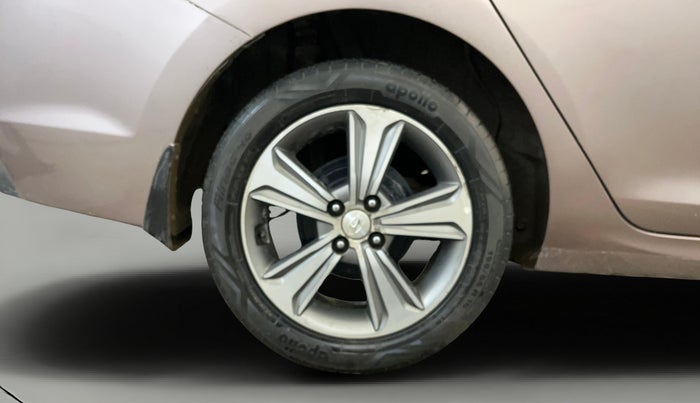 2017 Hyundai Verna 1.6 VTVT SX, Petrol, Manual, 73,291 km, Right Rear Wheel