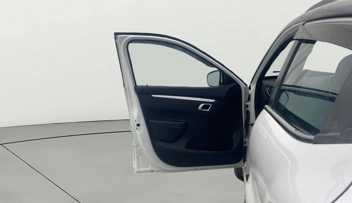 2022 Renault Kwid CLIMBER 1.0 AMT Dual Tone , Petrol, Automatic, 10,758 km, LHS Front Door