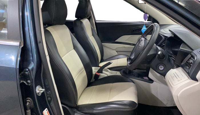 2022 Mahindra XUV300 W6 1.2 PETROL, Petrol, Manual, 39,602 km, Right Side Front Door Cabin