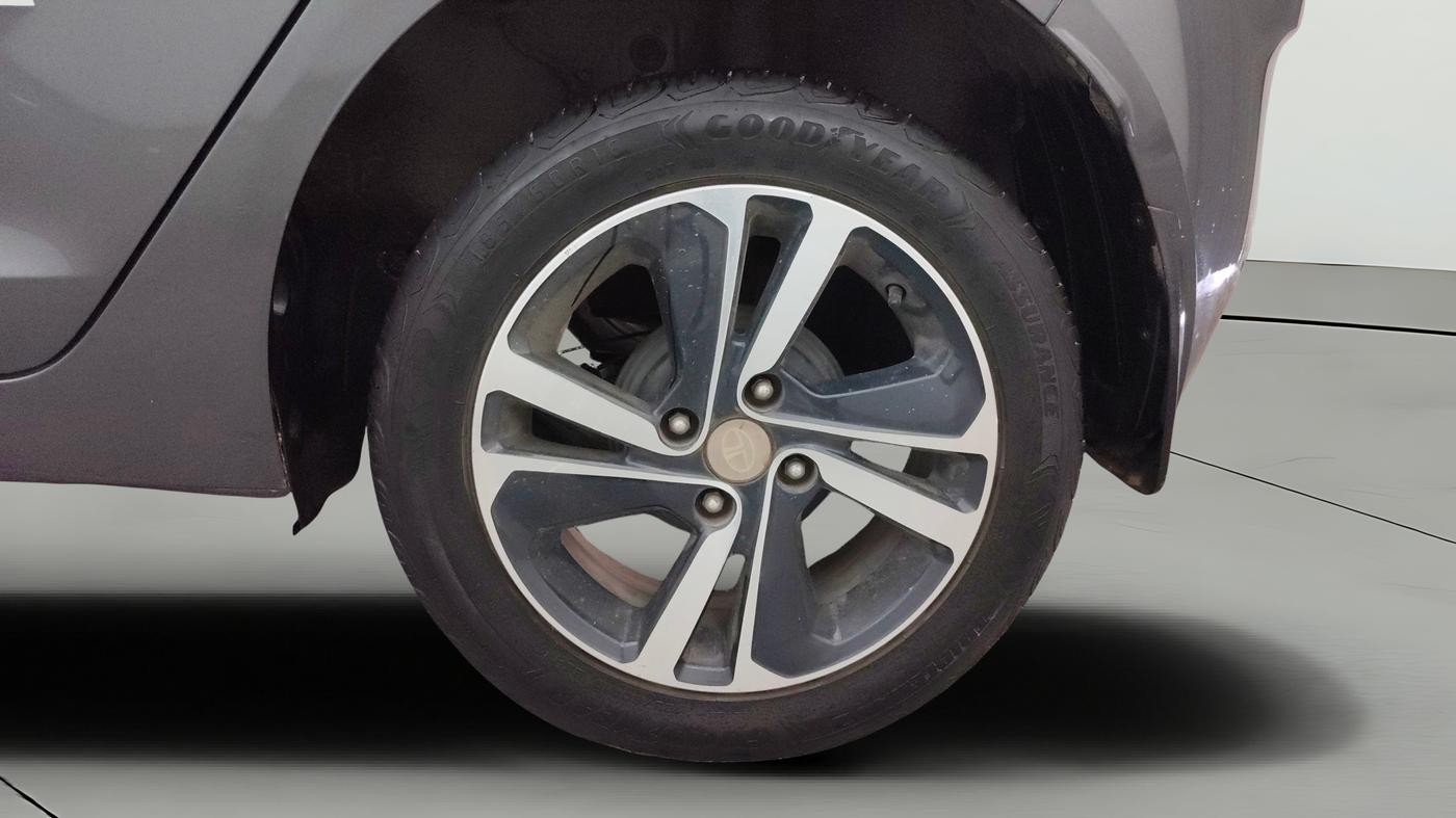 2023 Tata ALTROZ XZ PETROL, Petrol, Manual, 37,532 km, Left Rear Wheel