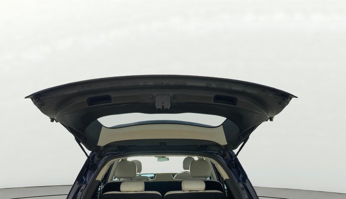 2022 Mahindra XUV700 AX 7 LUXURY D MT 7 STR, Diesel, Manual, 39,656 km, Boot Door Open