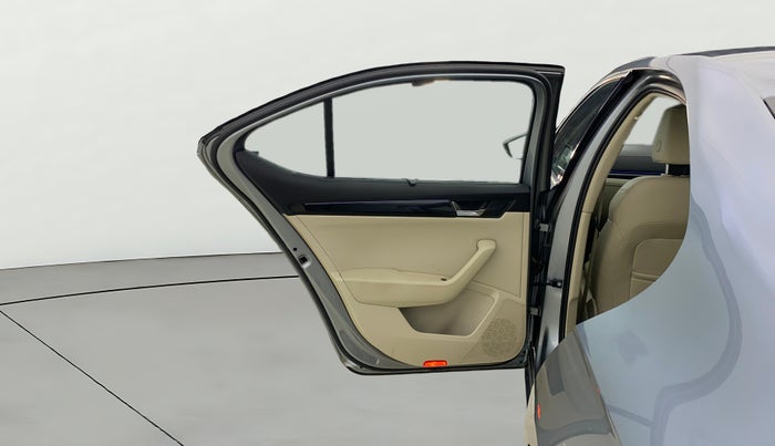 2016 Skoda Superb L&K 1.8 TSI AT, Petrol, Automatic, 52,309 km, LHS Rear Door