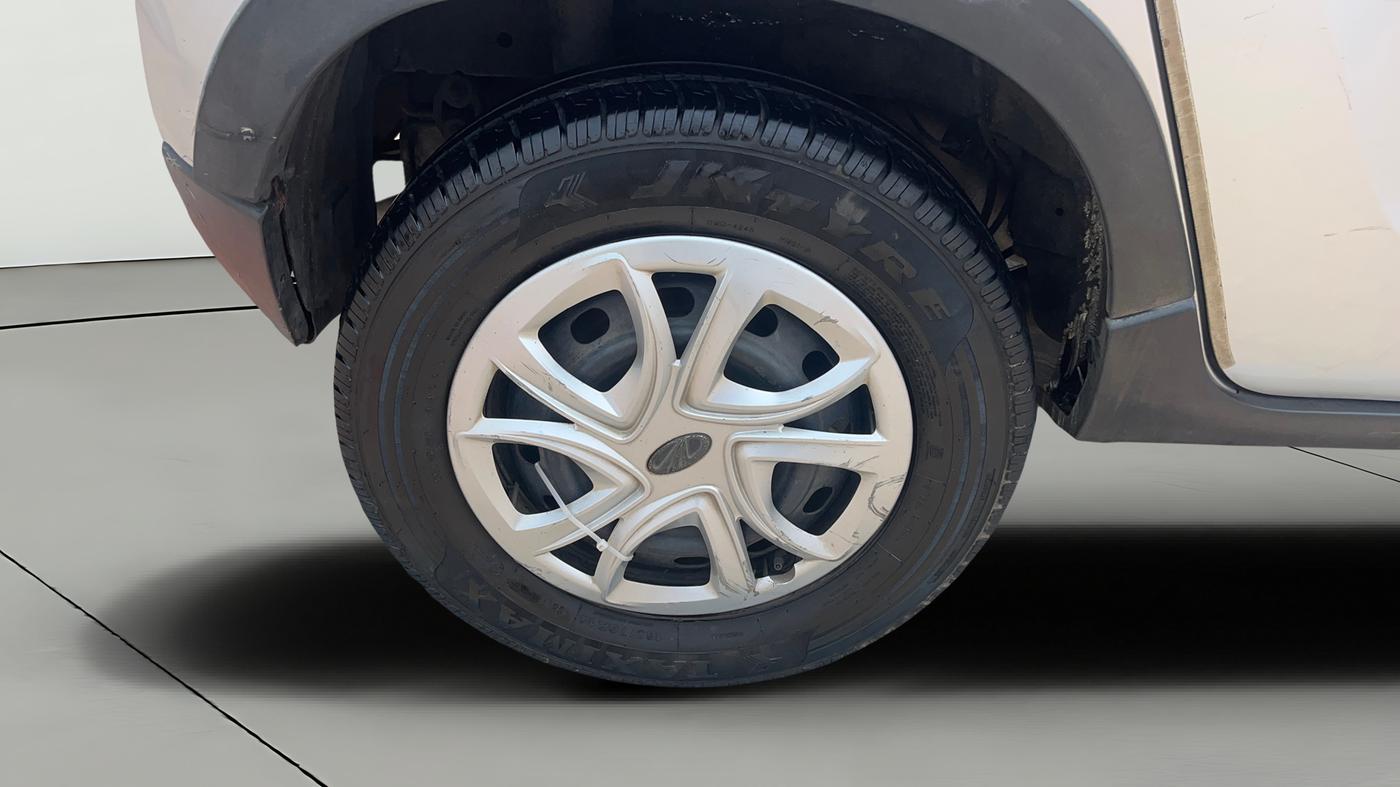 2017 Mahindra Kuv100 K4 PLUS 6 STR, Petrol, Manual, 80,741 km, Right Rear Wheel