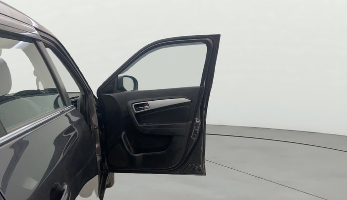 2022 Maruti Vitara Brezza ZXI, Petrol, Manual, 15,977 km, RHS Front Door