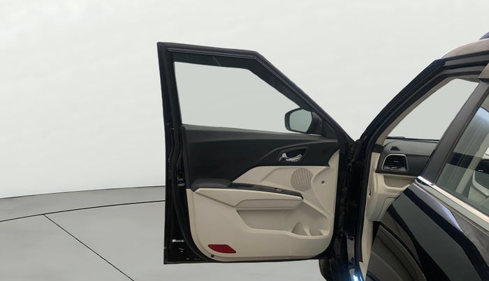 2022 Mahindra XUV300 W8 (O) 1.2 PETROL, Petrol, Manual, 33,154 km, LHS Front Door