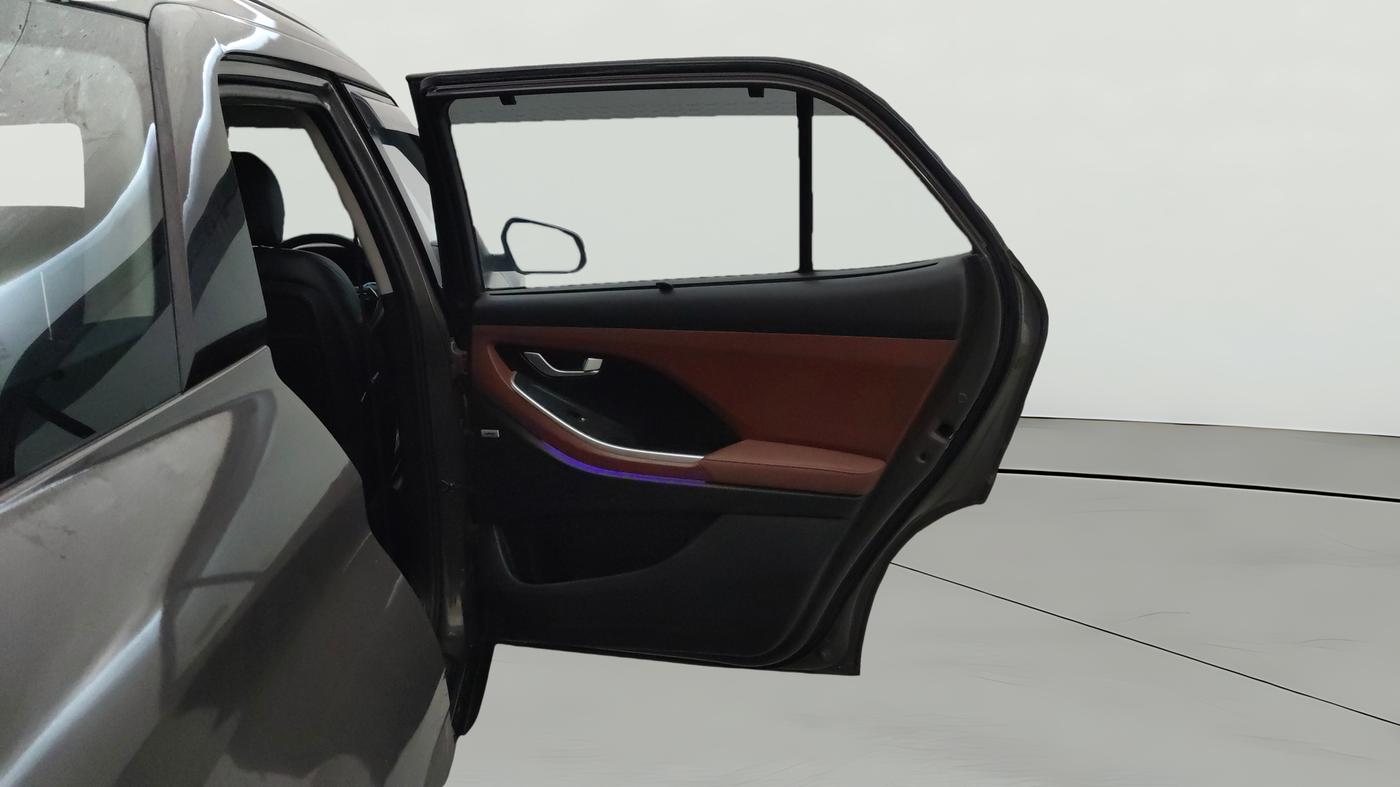 2021 Hyundai ALCAZAR 2.0 SIGNATURE (O) AT 6STR, Petrol, Automatic, 1,05,636 km, RHS Rear Door
