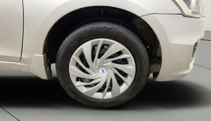 2016 Maruti Ciaz VXI, Petrol, Manual, 1,20,432 km, Right Front Wheel