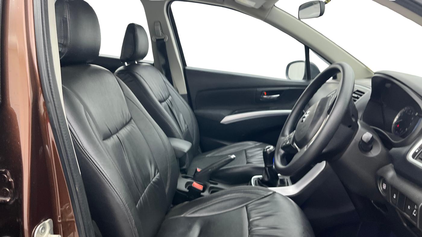 2021 Maruti S Cross ZETA 1.5, Petrol, Manual, 1,20,569 km, Right Side Front Door Cabin