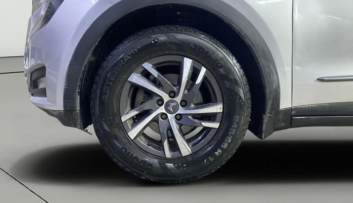 2022 Mahindra XUV700 AX 5 P MT 7 STR, Petrol, Manual, 66,407 km, Left Front Wheel