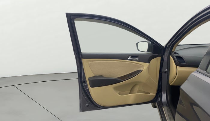 2014 Hyundai Verna FLUIDIC 1.6 CRDI SX, Diesel, Manual, 1,46,813 km, LHS Front Door