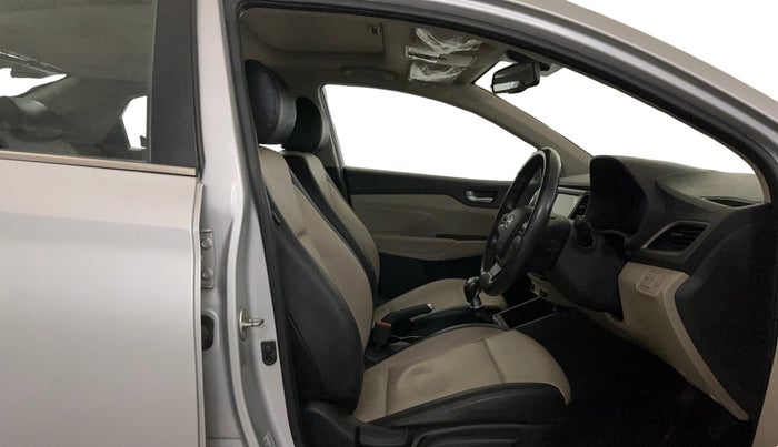 2017 Hyundai Verna 1.6 VTVT SX O, Petrol, Manual, 17,693 km, Right Side Front Door Cabin
