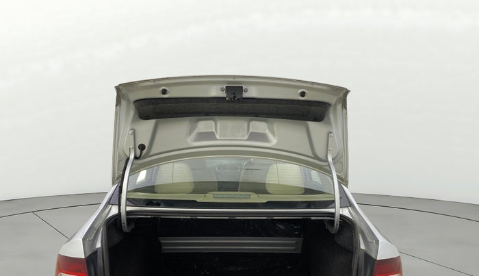 2017 Skoda Rapid STYLE 1.6 MPI AT, Petrol, Automatic, 46,339 km, Boot Door Open