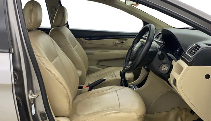 2017 Maruti Ciaz DELTA 1.4 MT PETROL, Petrol, Manual, 85,405 km, Right Side Front Door Cabin