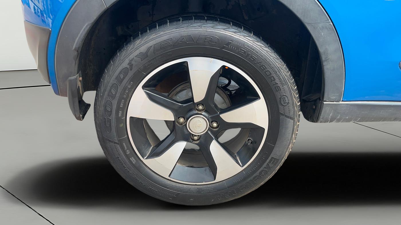 2019 Tata NEXON XZ PLUS PETROL DUAL TONE, Petrol, Manual, 57,328 km, Right Rear Wheel